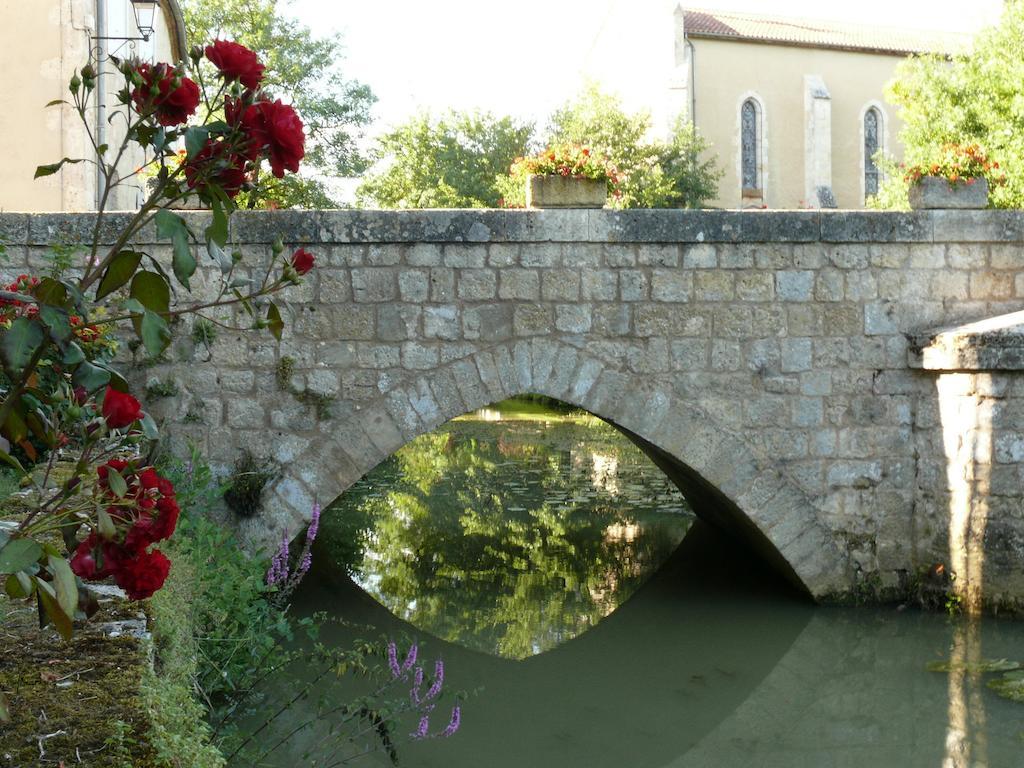 La Maison Des Cornieres Fources Bagian luar foto